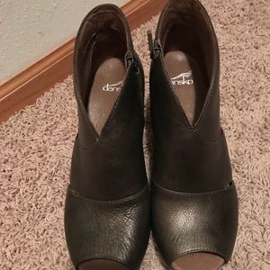 dansko delphina size 39